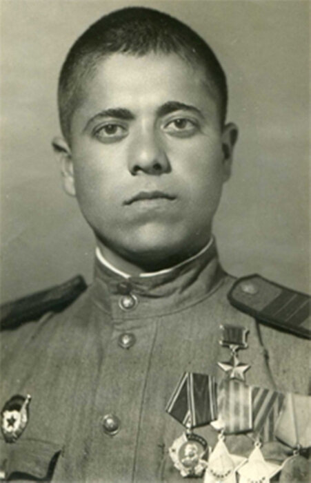   Нурметов Сатым, Герой Советского Союза.