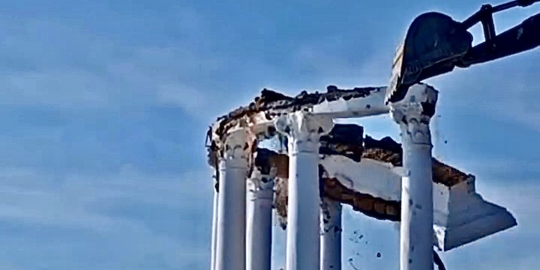 Почему не страшно, что снесли, а не реставрируют главный символ Алушты - Полуротонду Гризо