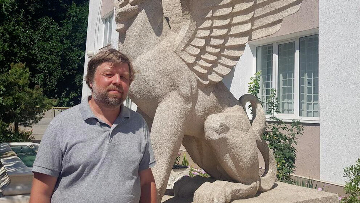    Археолог Александр Бутягин