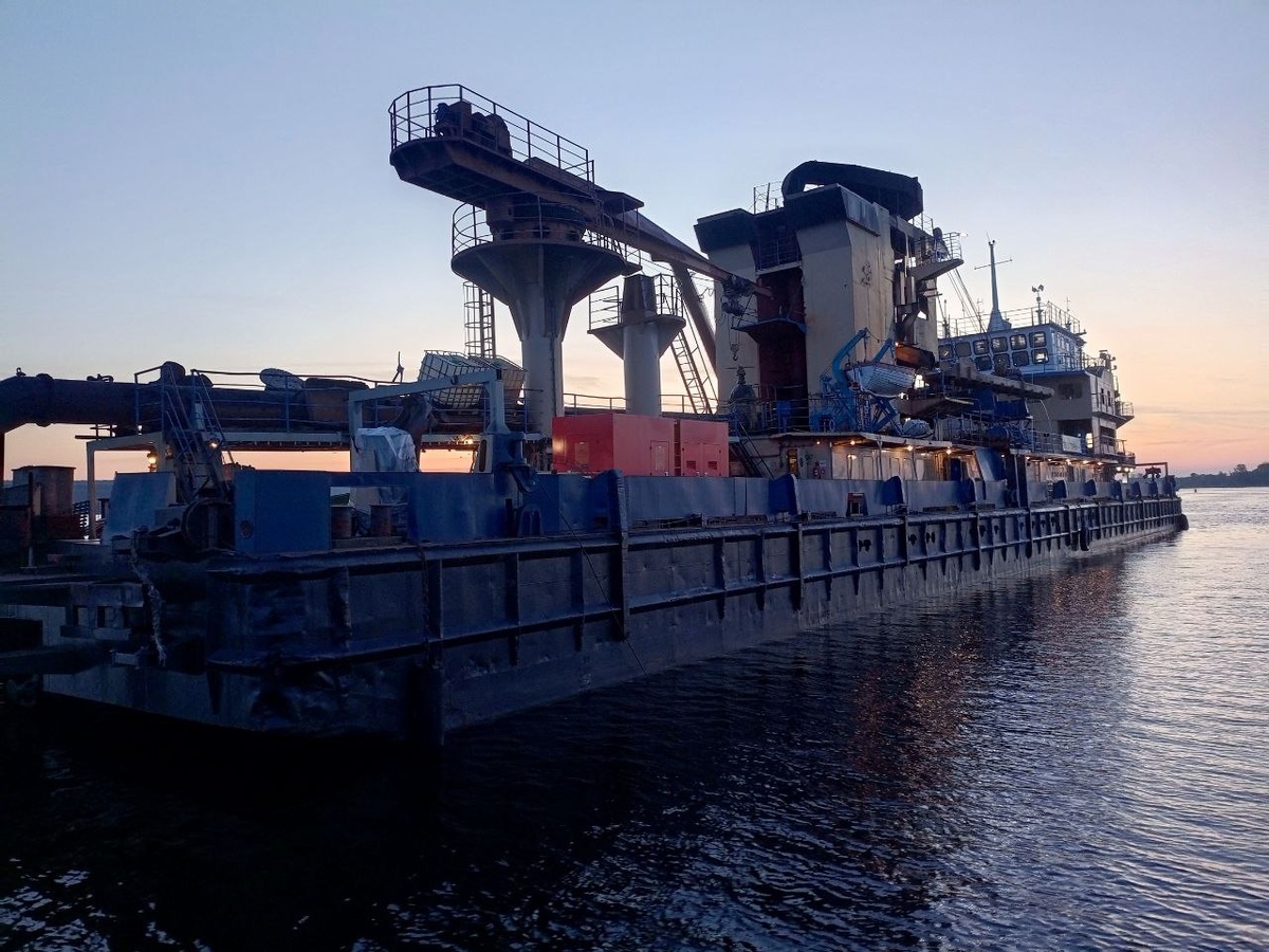 Energoprom в пути на другой берег Камы