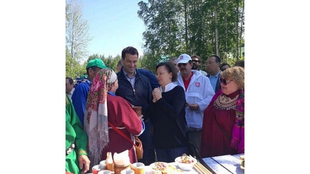    Эдуард Исаков вместе с экс-губернатором Натальей Комаровой. Архивный кадр   VK / Эдуард Исаков