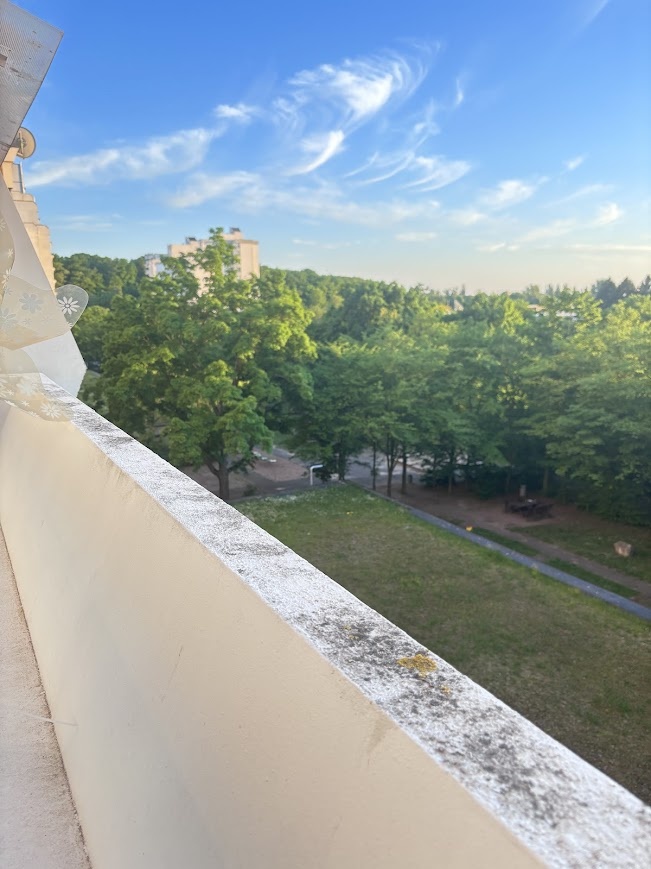 У меня в телефоне сотни фотографий облаков и неба с этой точки