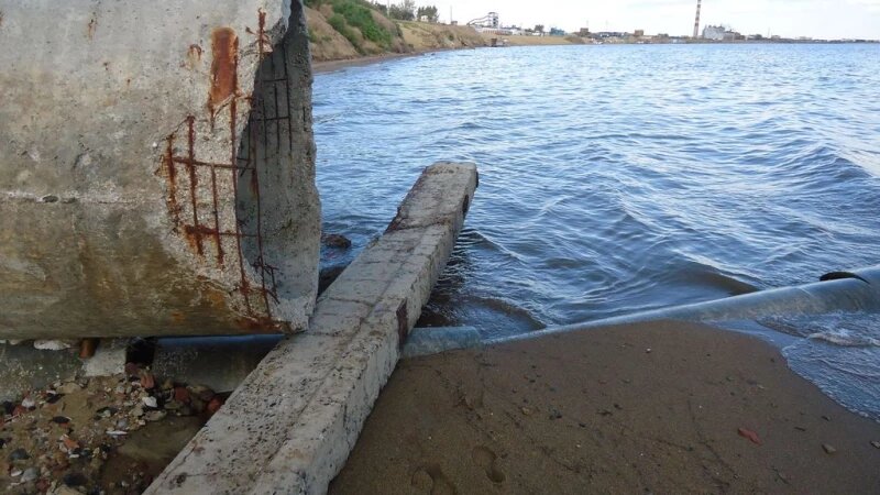     Как засоряют Большое Яровое озеро. предоставлено активистами "Зеленого патруля"