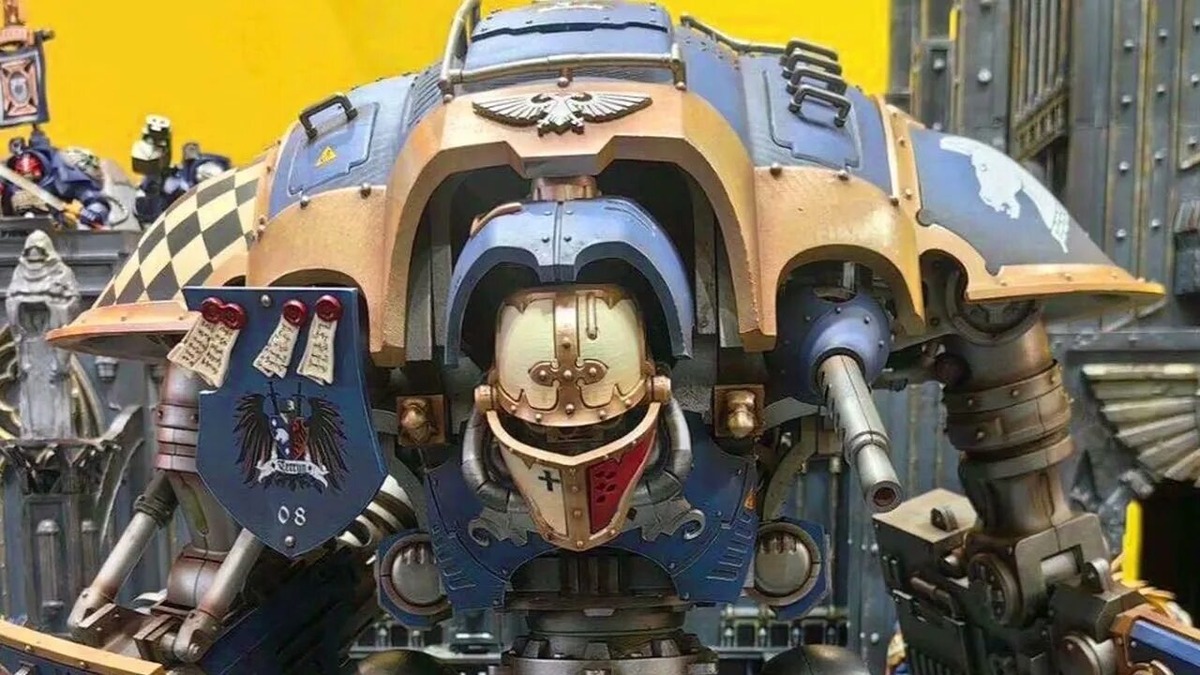 Вот эта голова в шлеме - ворочается. И шлем даже можно снять... Но пилот-то не в голове сидит!