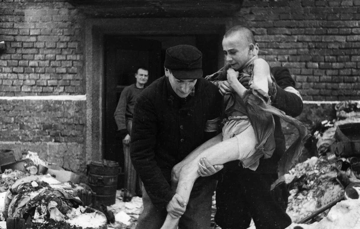 Спасен 15-летний русский мальчик Иван Дудник. Нацисты привезли подростка в Освенцим из его родного дома в Орловской области.