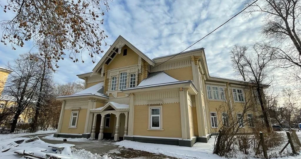 Свидетель Великой Выставки 1896 года: церковь-школа, ставшая жилым домом