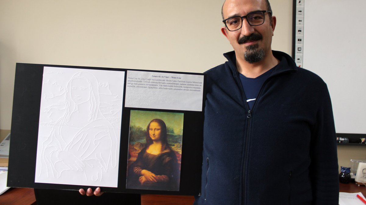 Фото: https://www.dailysabah.com/turkiye/tactile-art-exhibitions-let-visually-impaired-explore-art-in-c-turkiye/news
