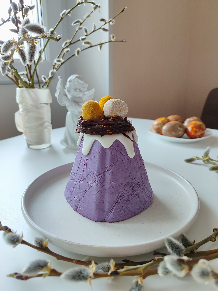 Пасха из черники и зелёной гречки
