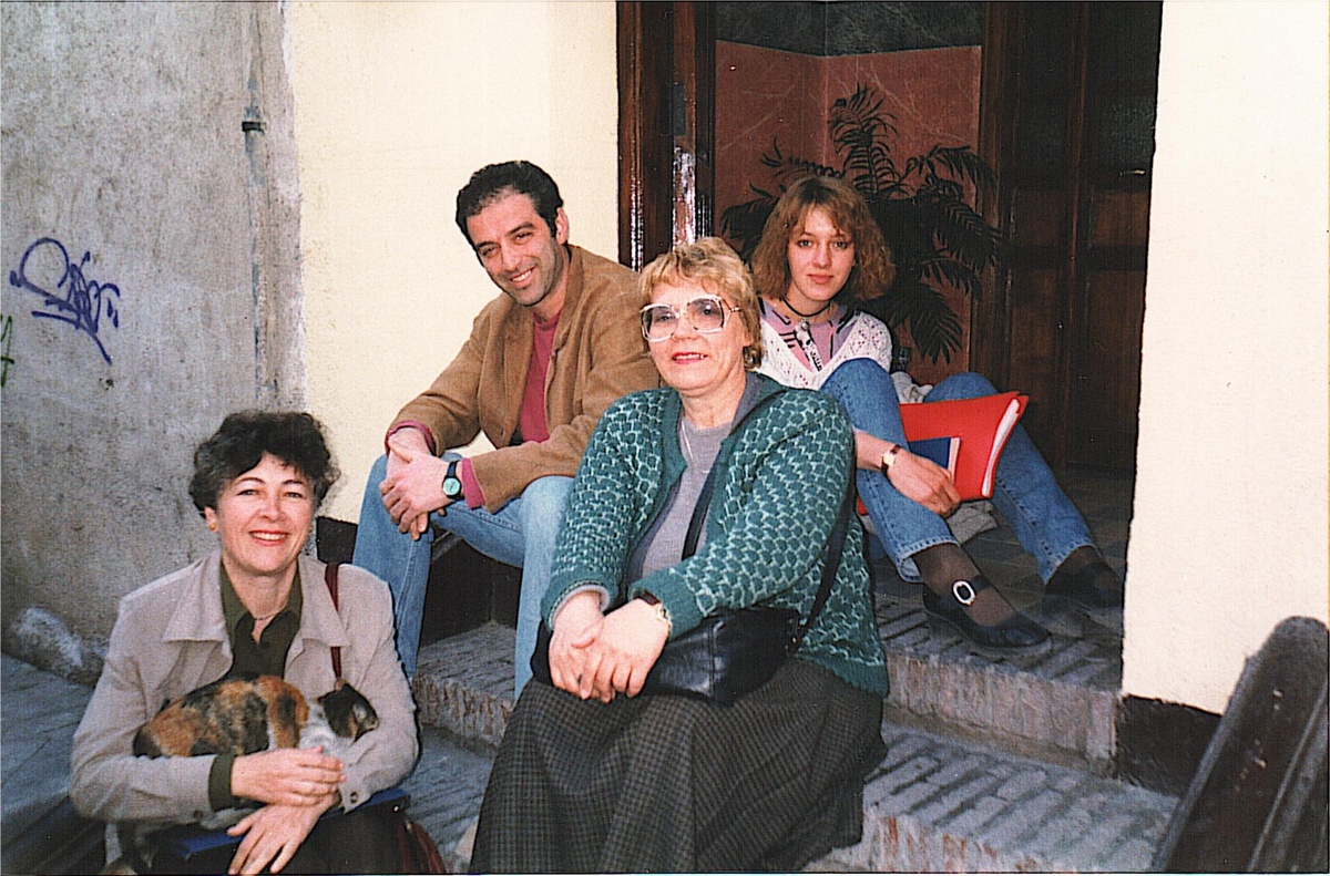 1997, Гранада, на ступенях школы испанского языка