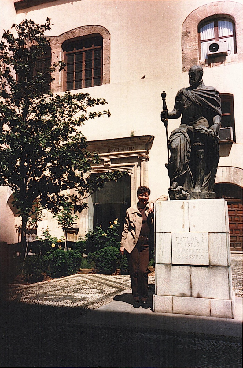 Патио перед библиотекой в Королевском госпитале, март 1997