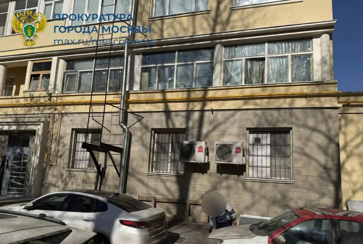    Малышка, выпавшая из окна пятого этажа в Москве, умерла