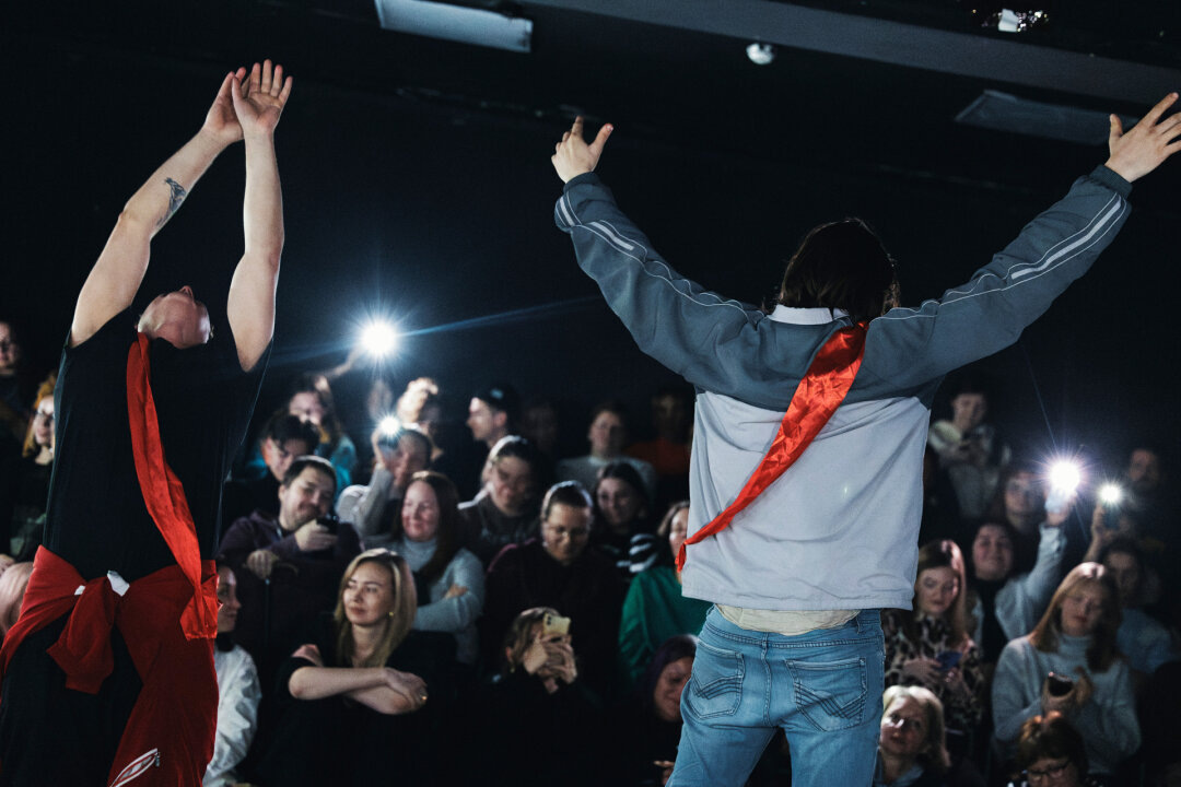    «Плохой театр». Спектакль «Квадрат» Фото: Изображения предоставлены «Собака.ru» пресс-службой благотворительного театрального фестиваля «Антракт» / Фото Б. Павловича: Егор Огородников