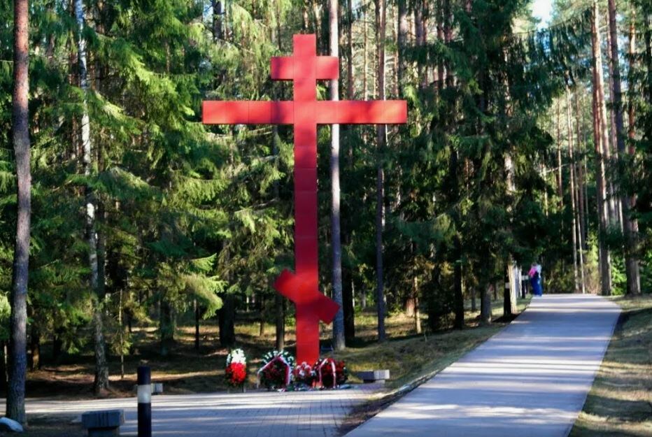 Мемориальный комплекс в Катыни. 