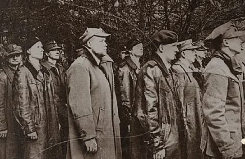 Пленные польские офицеры. 