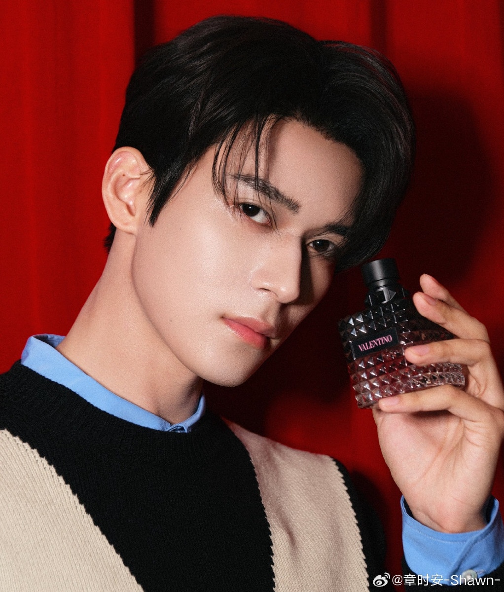 Актёр Чжан Шиань. Листайте галерею...