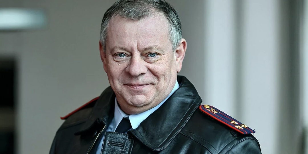 Взял фамилию жены, озвучил Осла в «Шреке» и служит в церкви алтарником: как сложилась судьба главного генерала нашего кино Вадима Андреева