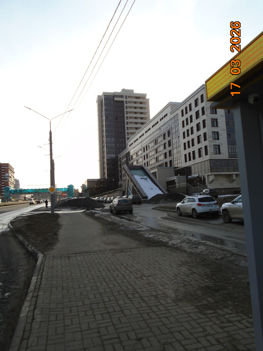 Высотное здание - часть ЖК Ярославль сити. Здание можно оставить, название ЖК, согласно новому закону, надо менять на русское и понятное!