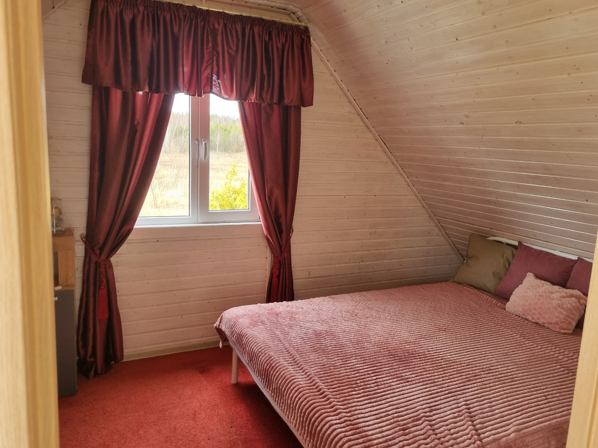 Розовая родительская спальня.