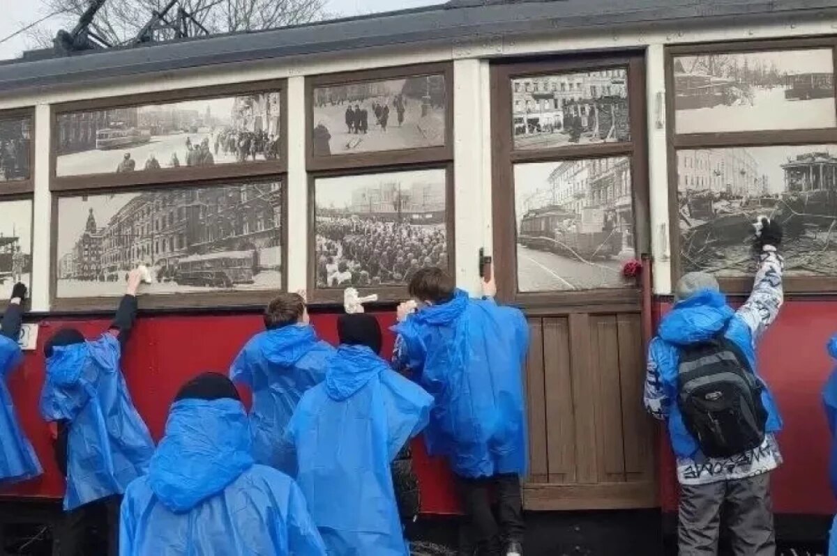    Петербургская школа № 493 возьмёт под опеку памятник Блокадному трамваю