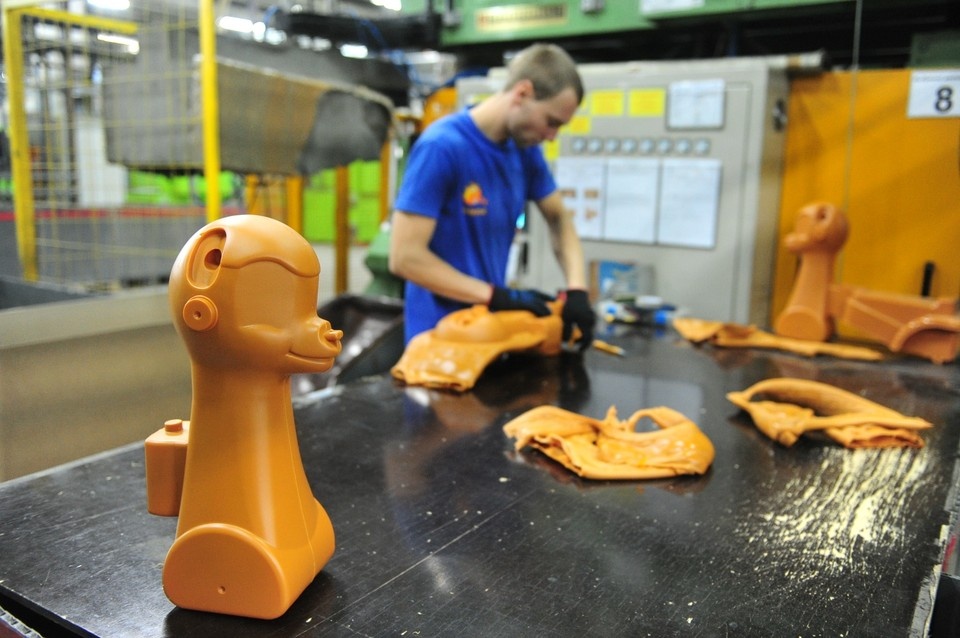    Потенциальным покупателям бизнеса сообщается «огромных перспективах», стоящих перед продающейся омской фабрикой. Сергей ШАХИДЖАНЯН