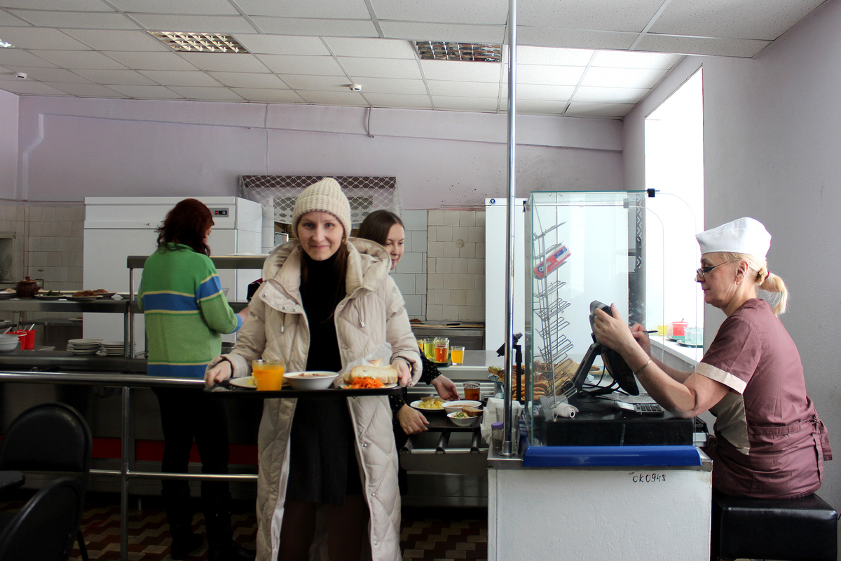 В каждой столовой есть постоянные посетители