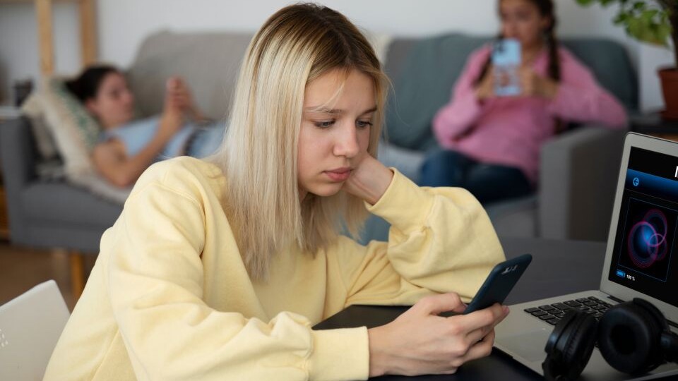 Барнаульцы признались в зависимости от Интернета