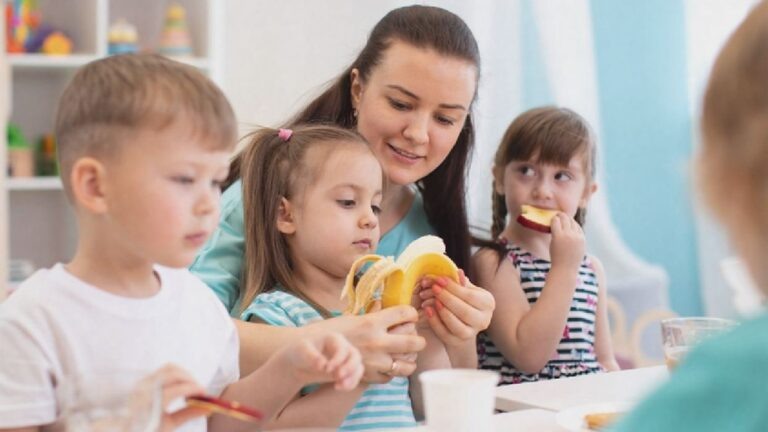    Иллюстрация к материалу: Домашние ясли: новый формат ухода за детьми и что о нём нужно знать