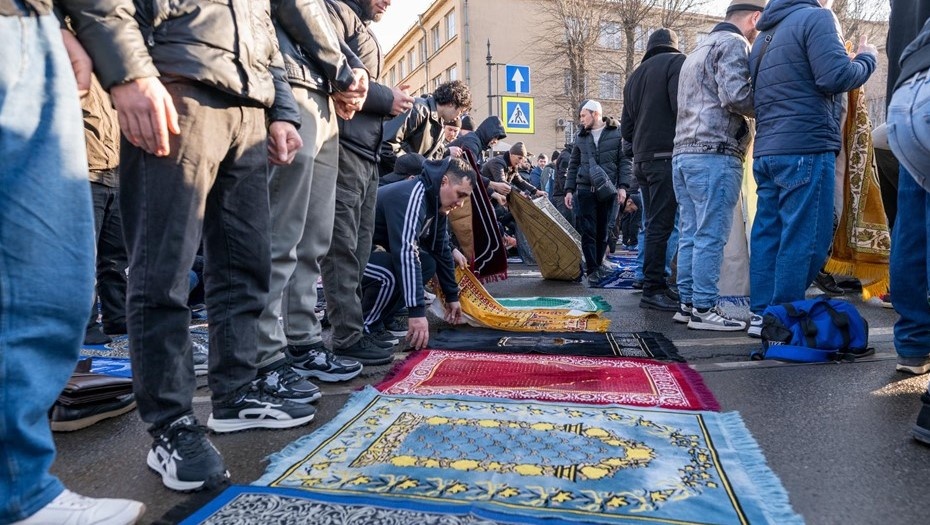    Общественный транспорт Петербурга изменит маршруты во время празднования Ураза-Байрама Автор фото: Тихонов Михаил