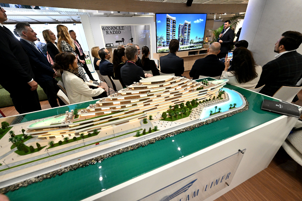 Макет проекта Caspian Dream Liner