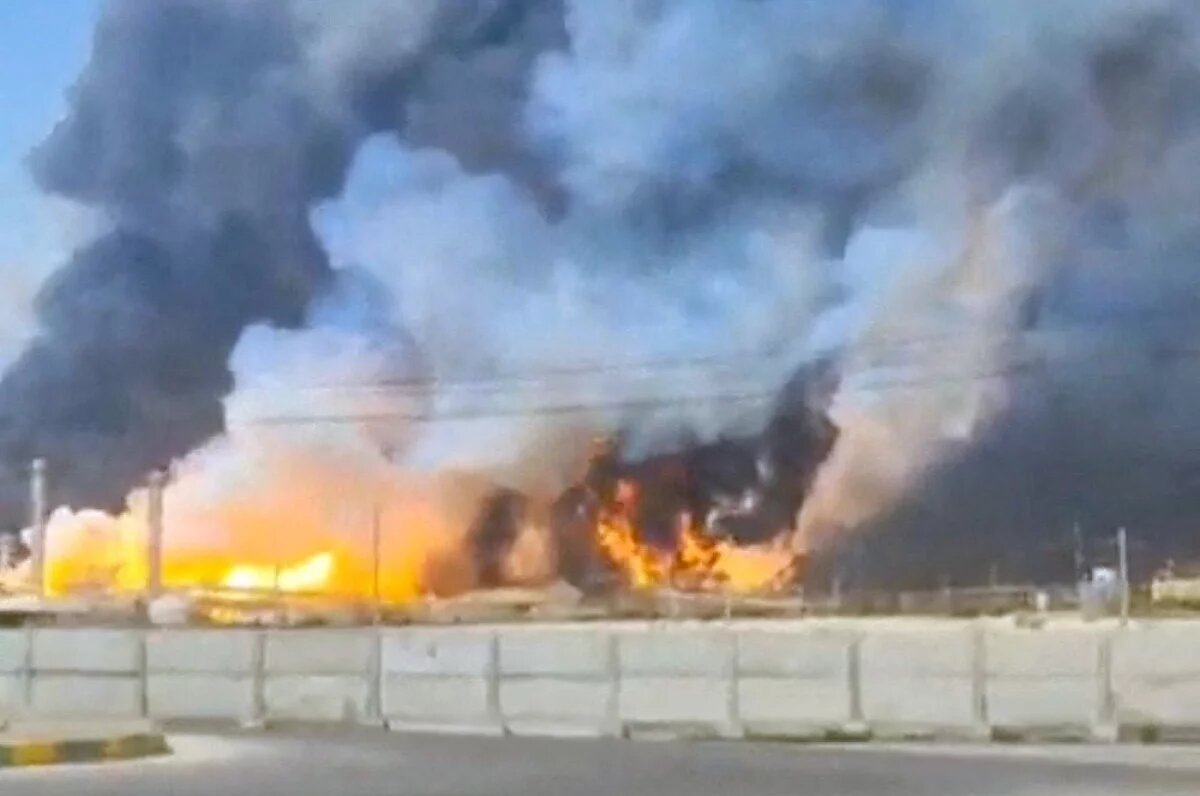    Дым и огонь над газовым месторождением Южный Парс.