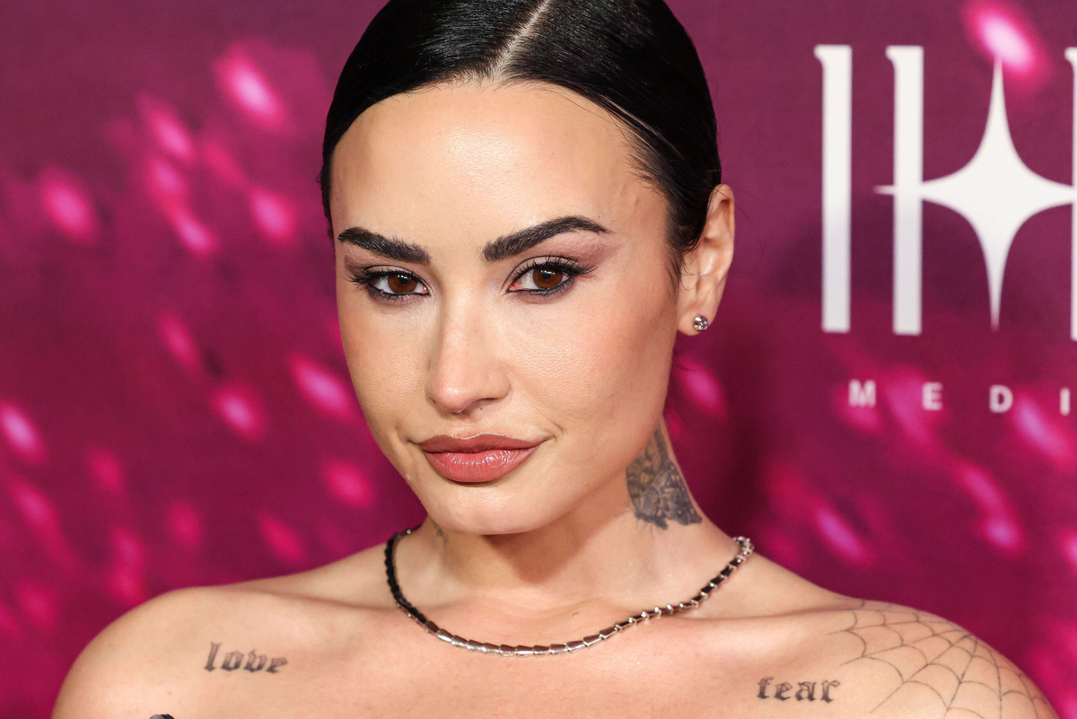     «Я заливалась слезами»: Деми Ловато призналась, почему с ней происходили истерики в продуктовом магазине