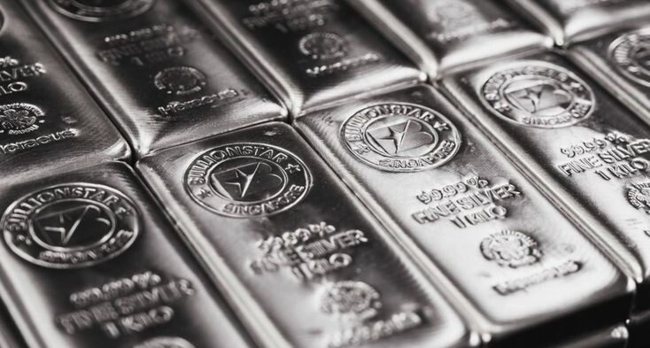 Иллюстративный материал заимствован из общедоступных ресурсов интернета, не содержащих указаний на авторов этих материалов и каких-либо ограничений для их заимствования.