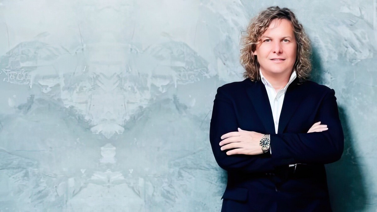    Певец Александр Ягья