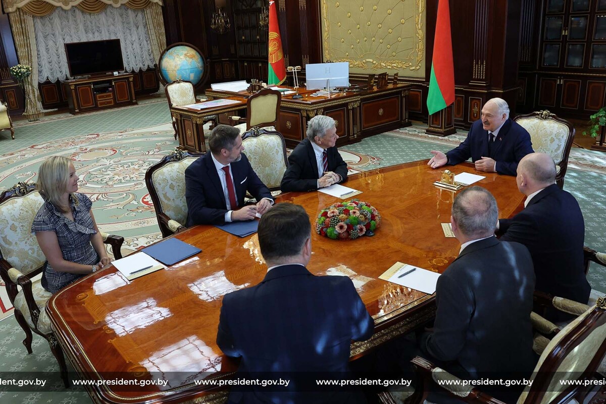  Александр Лукашенко во Дворце Независимости провел переговоры со спецпосланником США Джоном Коулом. © Пресс-служба Президента Республики Беларусь