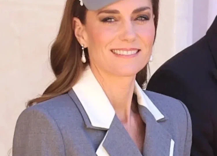 Как хороша, как свежа была Кэтрин М. в роскошном новеньком пальто