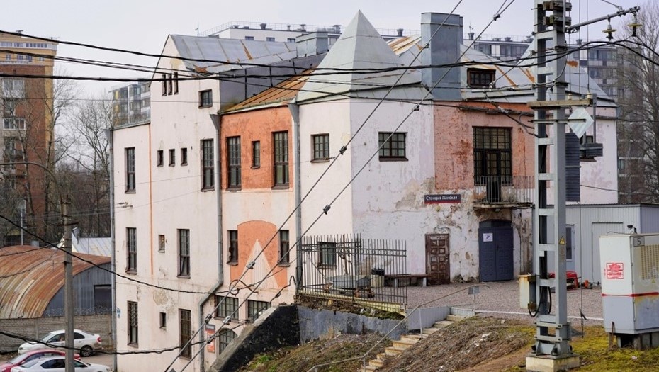    РЖД выплатит 6 млн рублей неустойки за некачественную реставрацию вокзала стации Ланская Автор фото: КГИОП