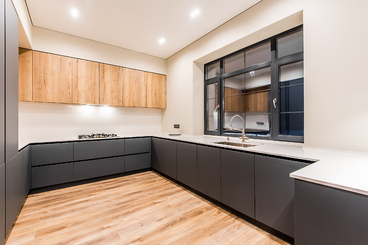 Поэтому всегда закладываем достаточно места на столешнице —
чтобы кухней было удобно пользоваться, а не просто смотреть на неё.