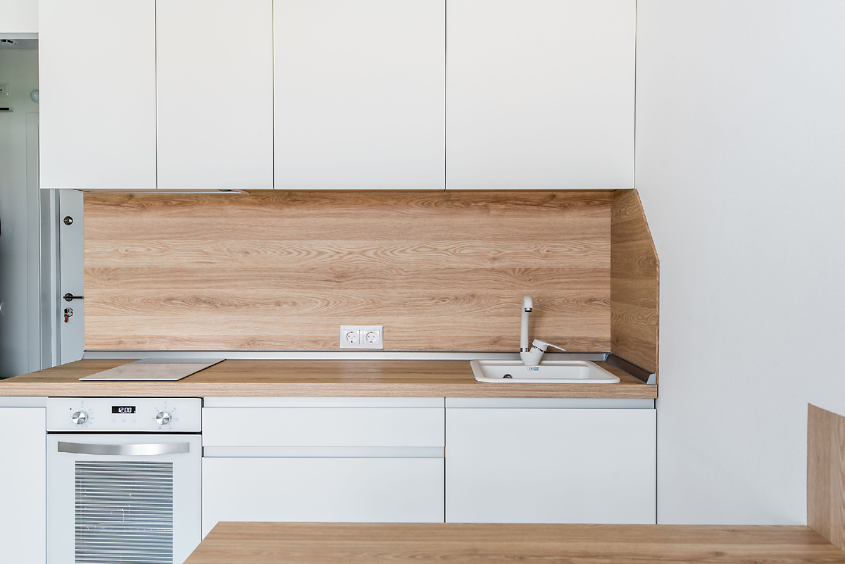 Мы заранее продумываем, где будет каждая вещь —
и уже под это делаем розетки.