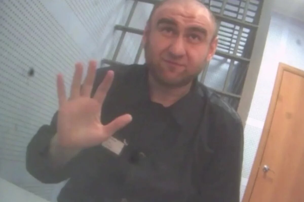    Поближе к папе?