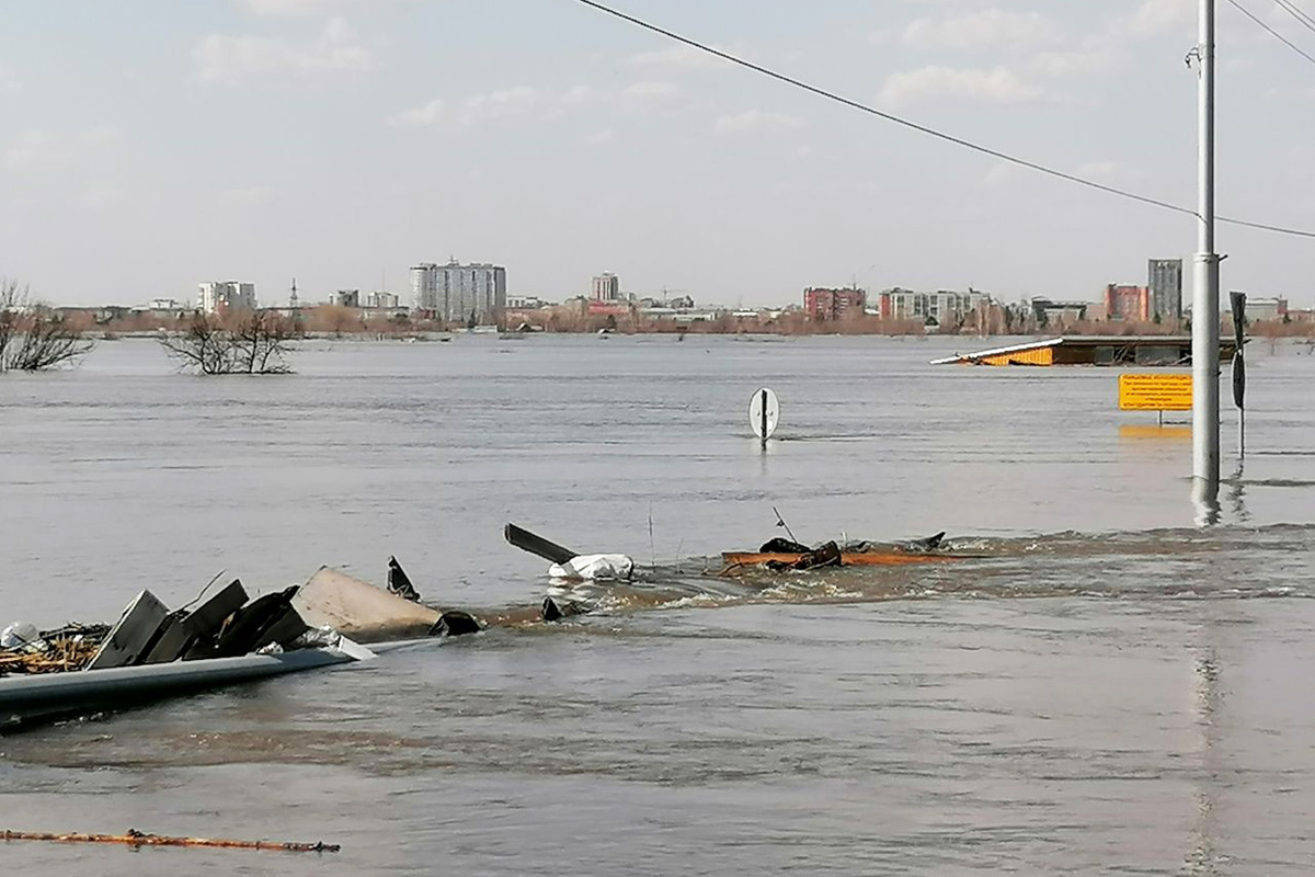 Ситуацию усугубляет недостаточное промерзание грунта.  Фото: ФедералПресс / Анастасия Куликовских