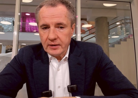    «Отсутствие информации приводит к смерти, ранениям и разрушениям». Гладков раскритиковал блокировку интернета