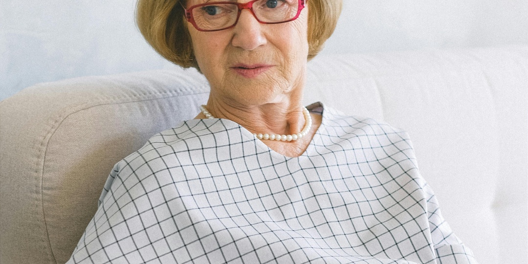 — Дал зайку, даст и лужайку, — твердила их мама. Потом же потребовала у всех стакан воды