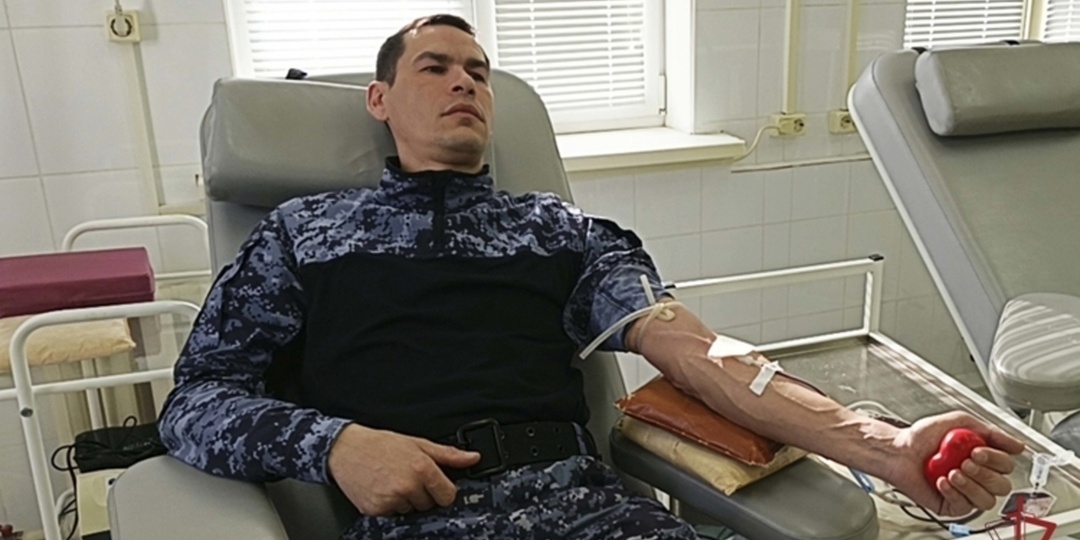 Тульские росгвардейцы сдали почти 10 литров крови в рамках акции