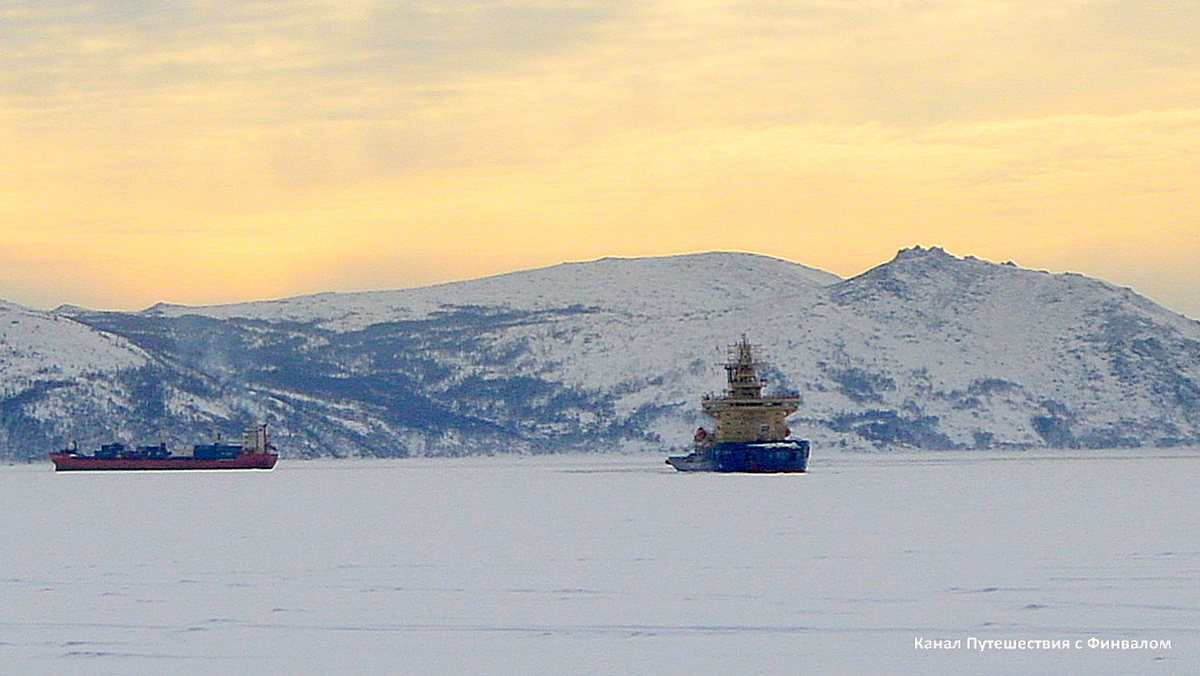  Ледокол для обеспечения проводки судов к пирсам. 