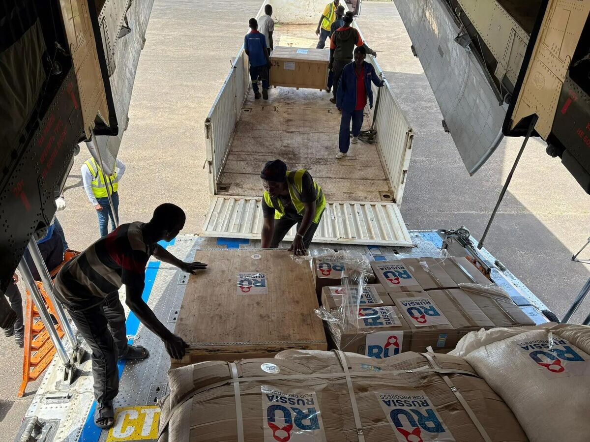    Спецборт МЧС России доставил гуманитарную помощь в Республику Мозамбик | © Фото : МЧС России/MAX