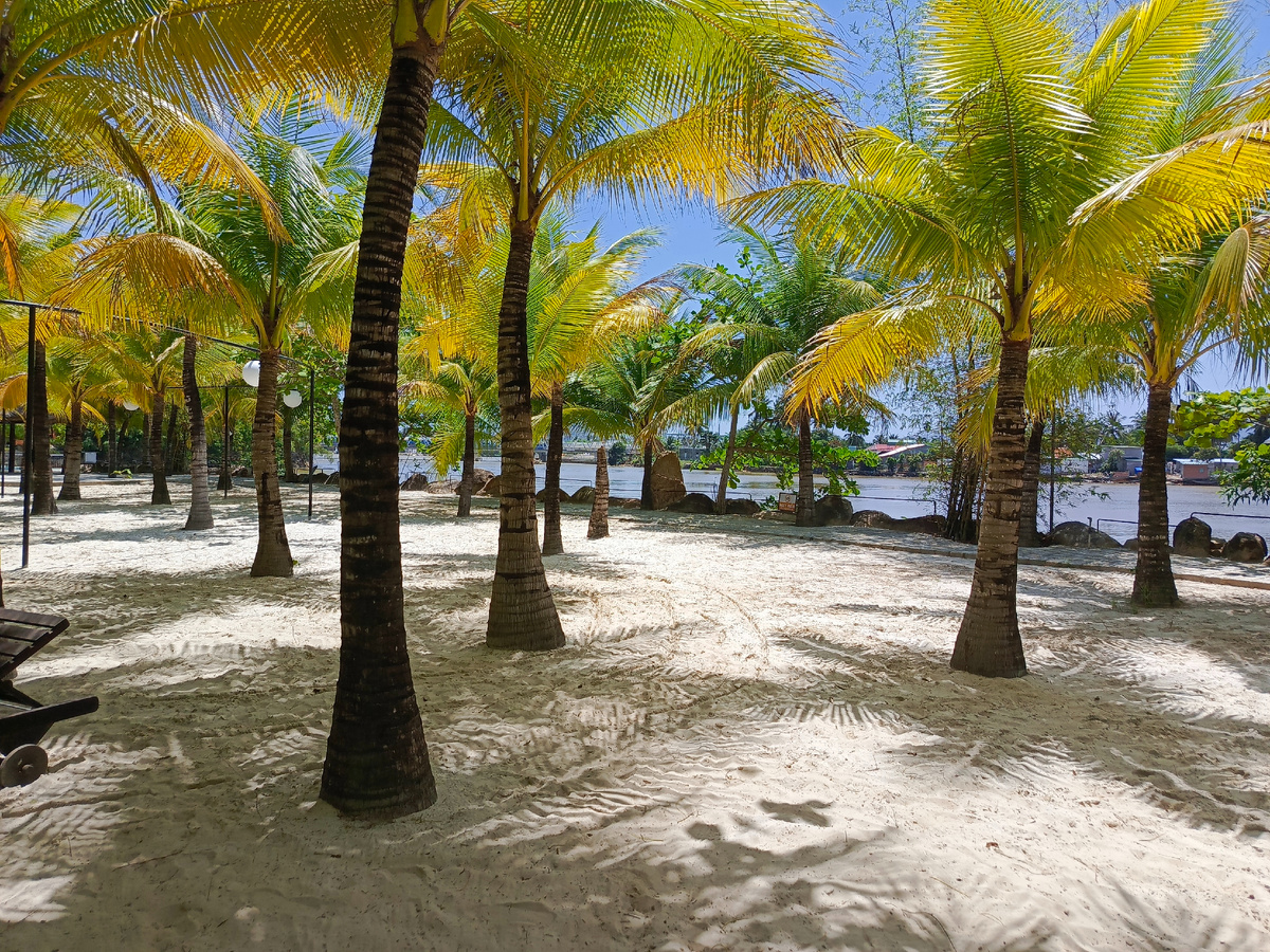 На территории источника I-Resort.