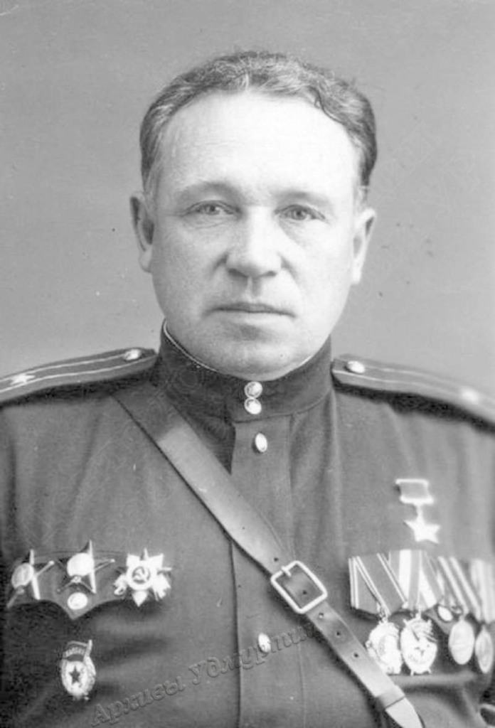 Заболотский Анатолий Иванович, майор, Герой Советского Союза, кавалер ордена Ленина, Красного Знамени, 2-х орденов Красной Звезды [1960 г.]. Филиал ЦГА УР – ГАОПИ. Ф. 135. Оп. 3. Д. 319