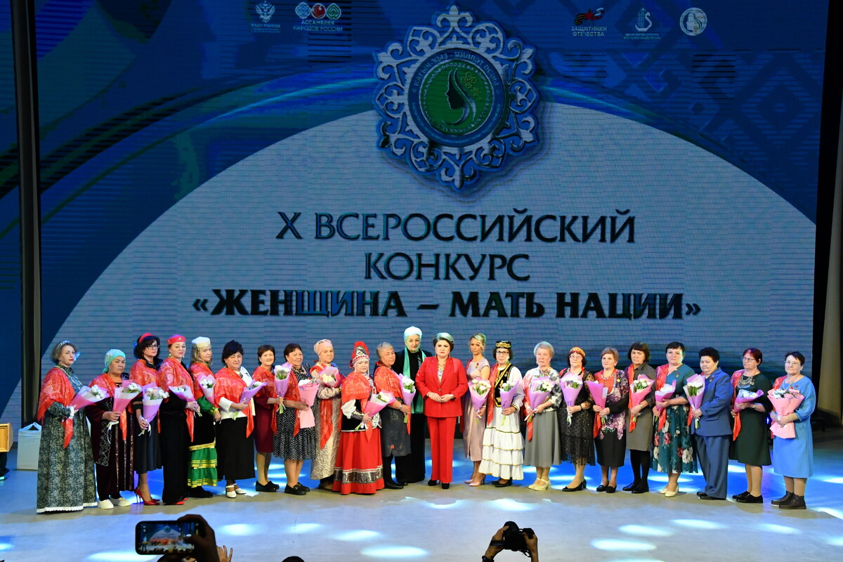     Бөгөн иң әүҙем, уңған ҡатын-ҡыҙҙарҙы бүләкләнеләр