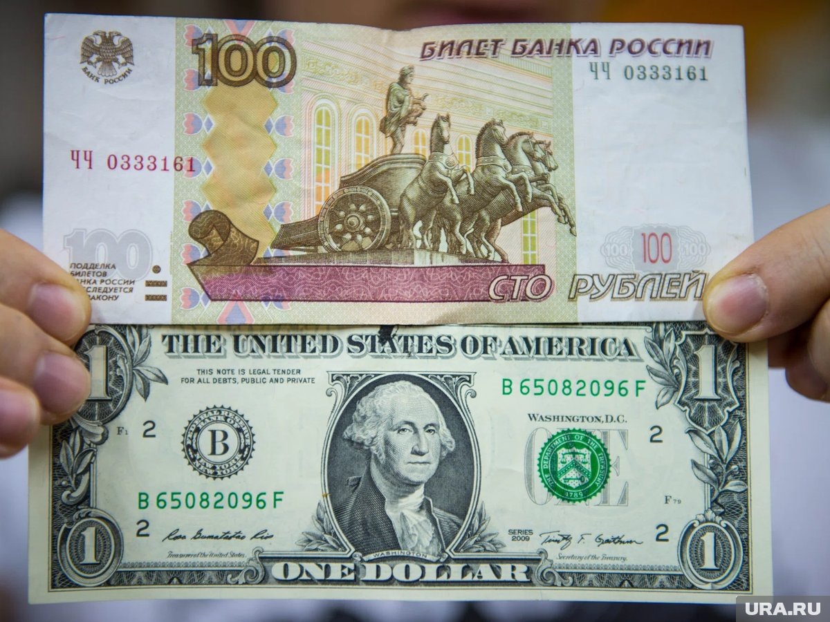     Оснований для того, что доллар в ближайшее время будет стоить более 100 рублей, нет, считает экономист Константин Ордов