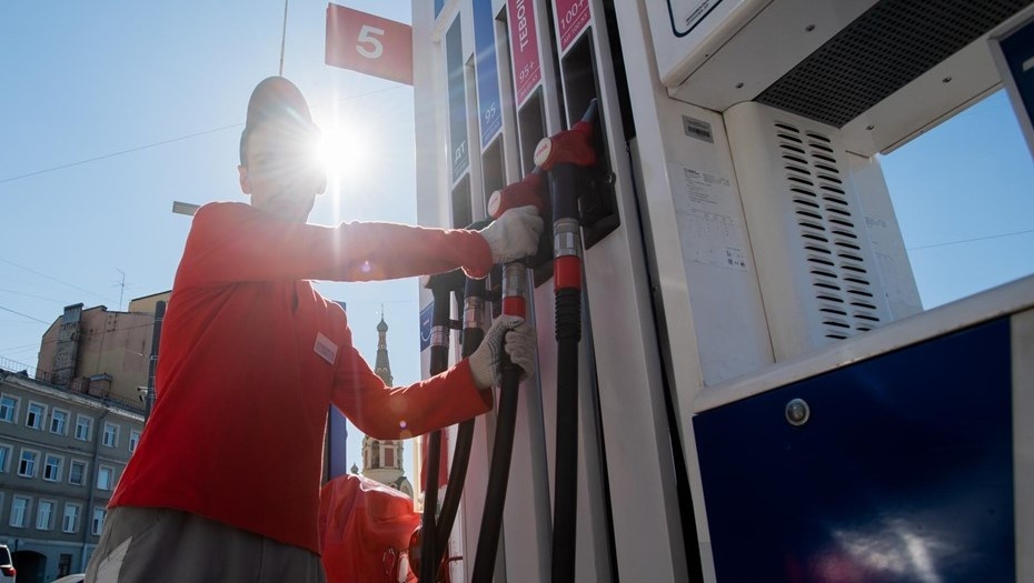    Власти РФ обсуждают вопрос продажи топлива мелким оптом на бирже Автор фото: Ермохин Сергей